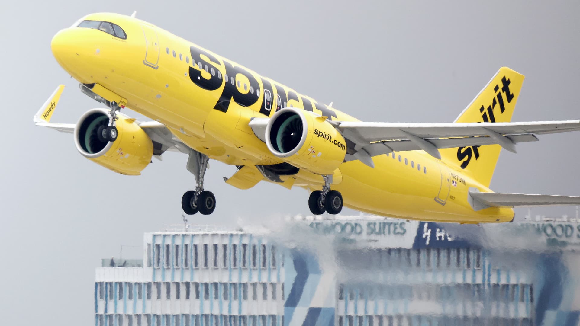 Spirit Airlines offers buyouts to salaried employees