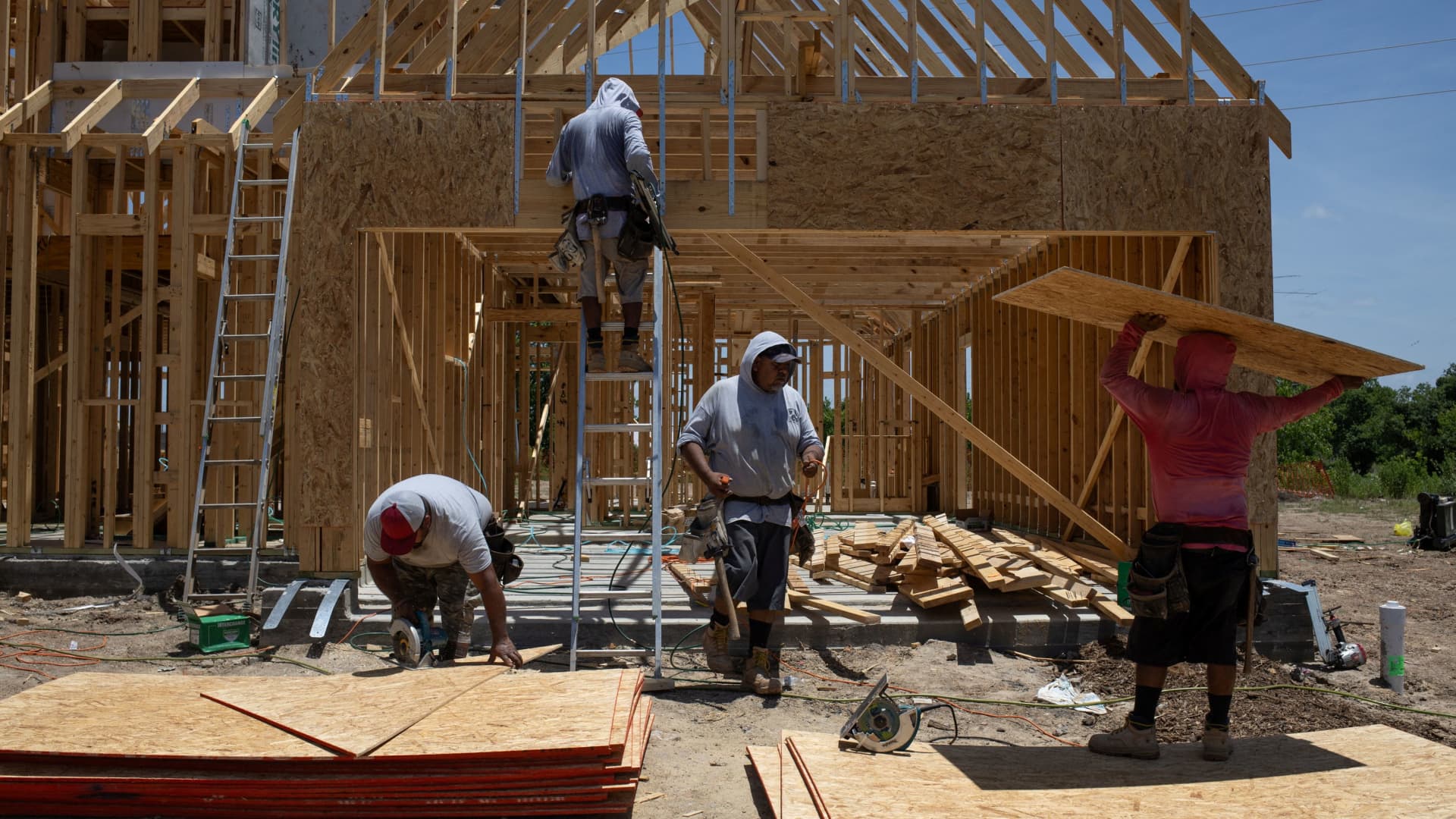 Homebuilder sentiment goes negative for the first time in 7 months