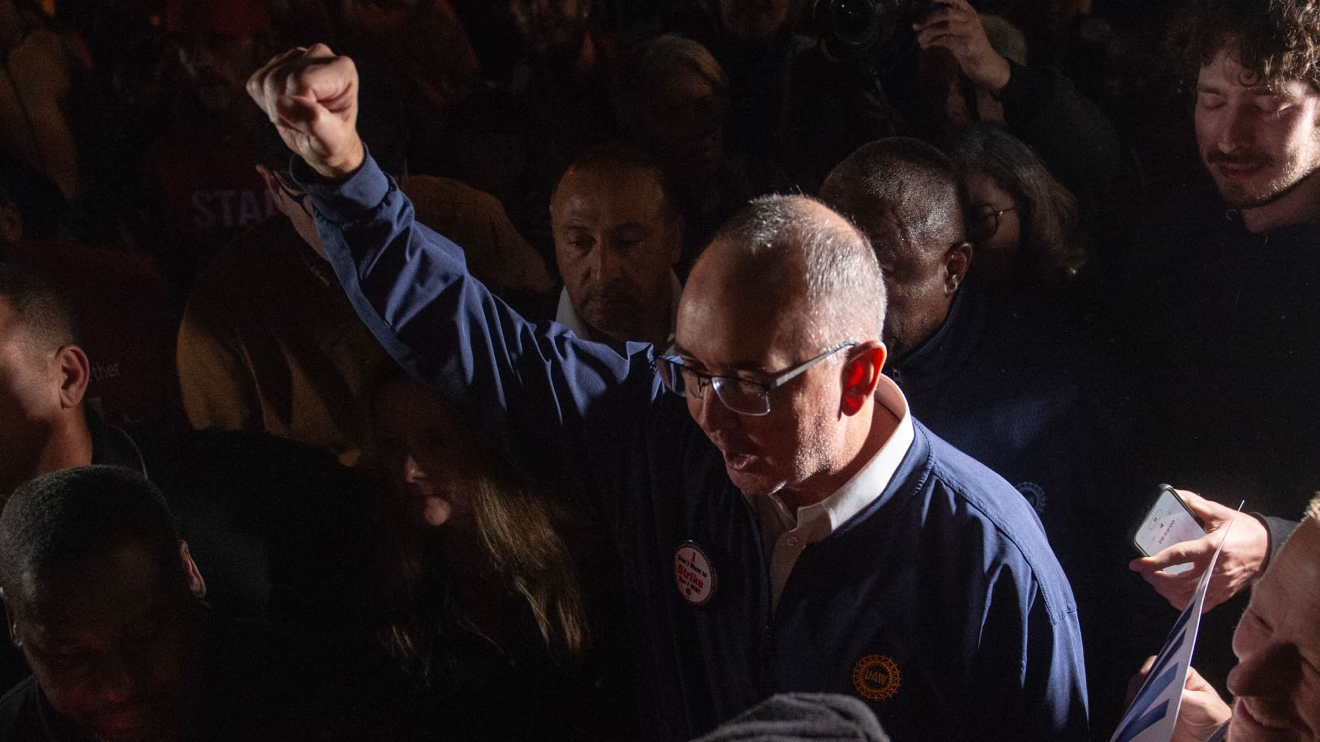 UAW strike brings blue collar vs. billionaire battle, Bernie Sanders to Detroit