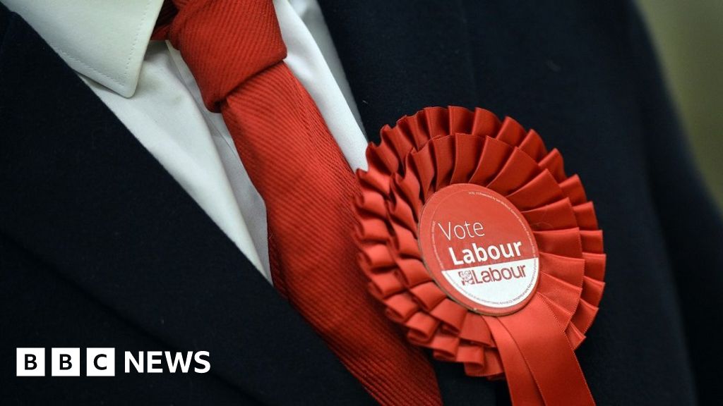 Bolton North East: Labour suspends leadership team in key seat