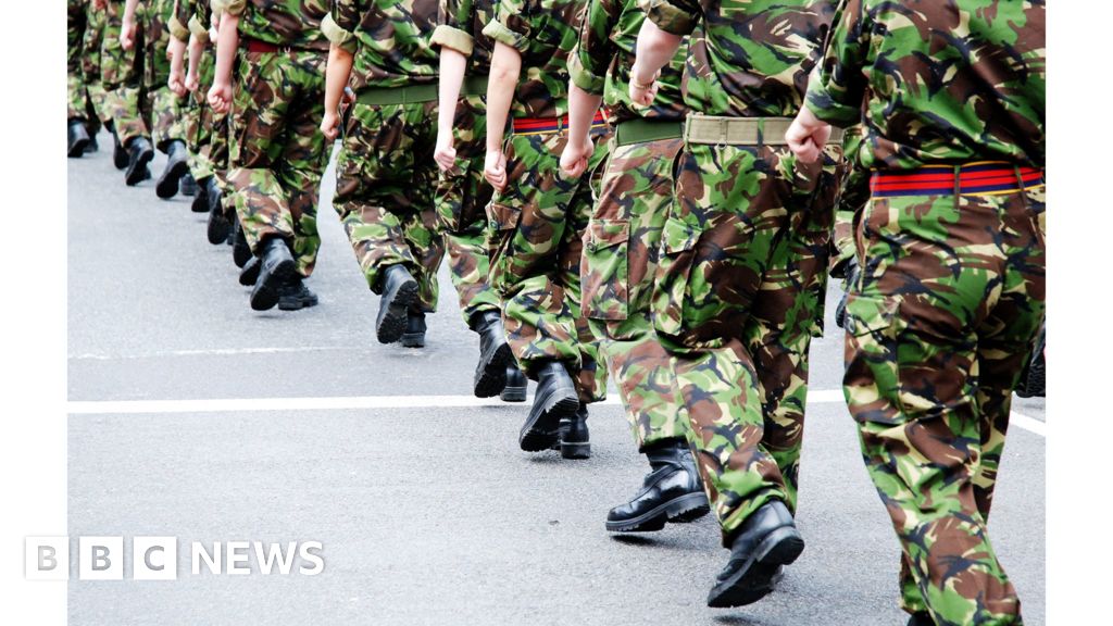 'Wrong' to ban army personnel from housing inquiry