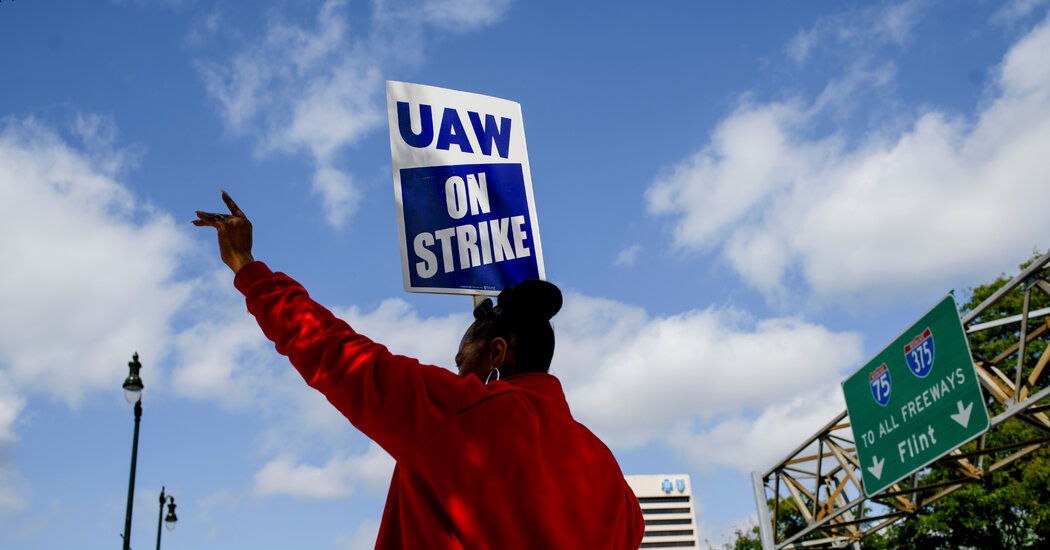 U.A.W. Strike Is a Real-Time Test of Biden’s Economic Agenda