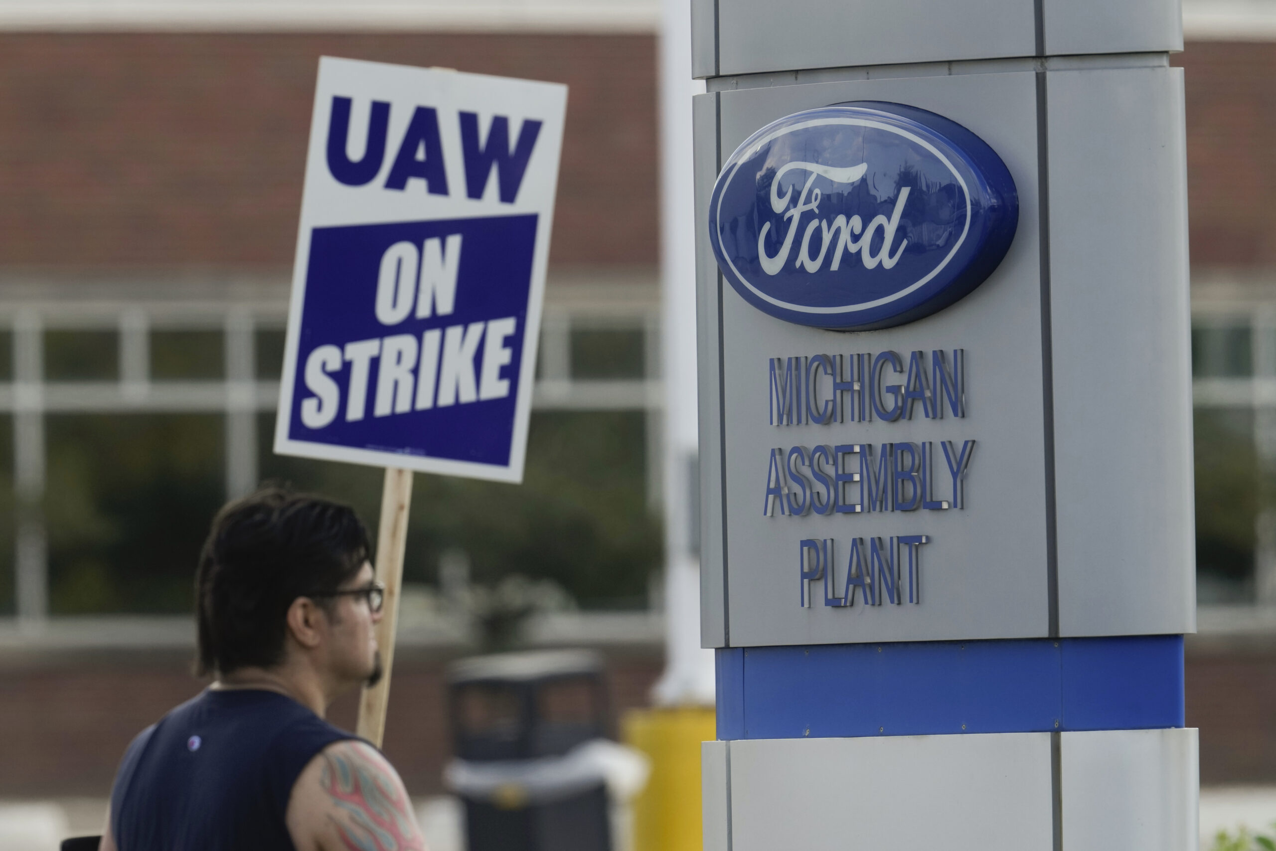 UAW strike could disrupt EV rollout. Environmentalists support it anyway.