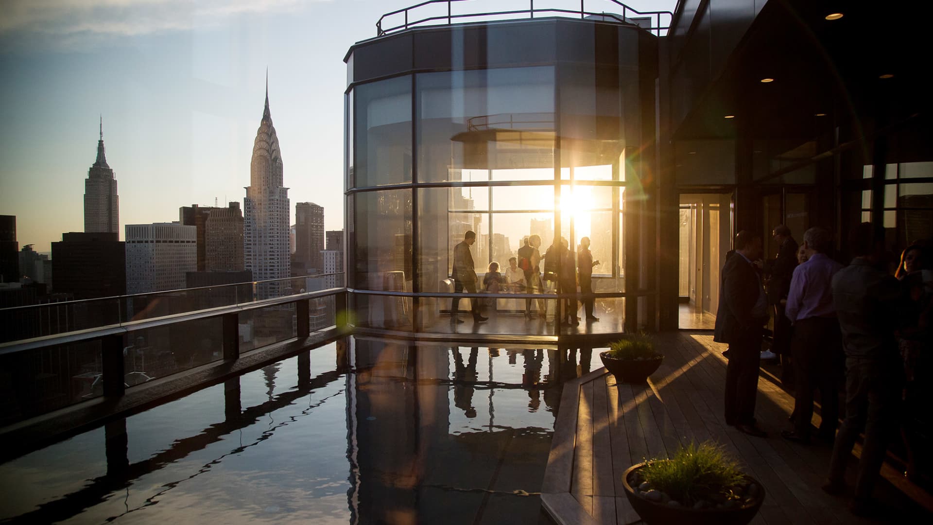 Manhattan luxury apartments are in short supply, driving up prices