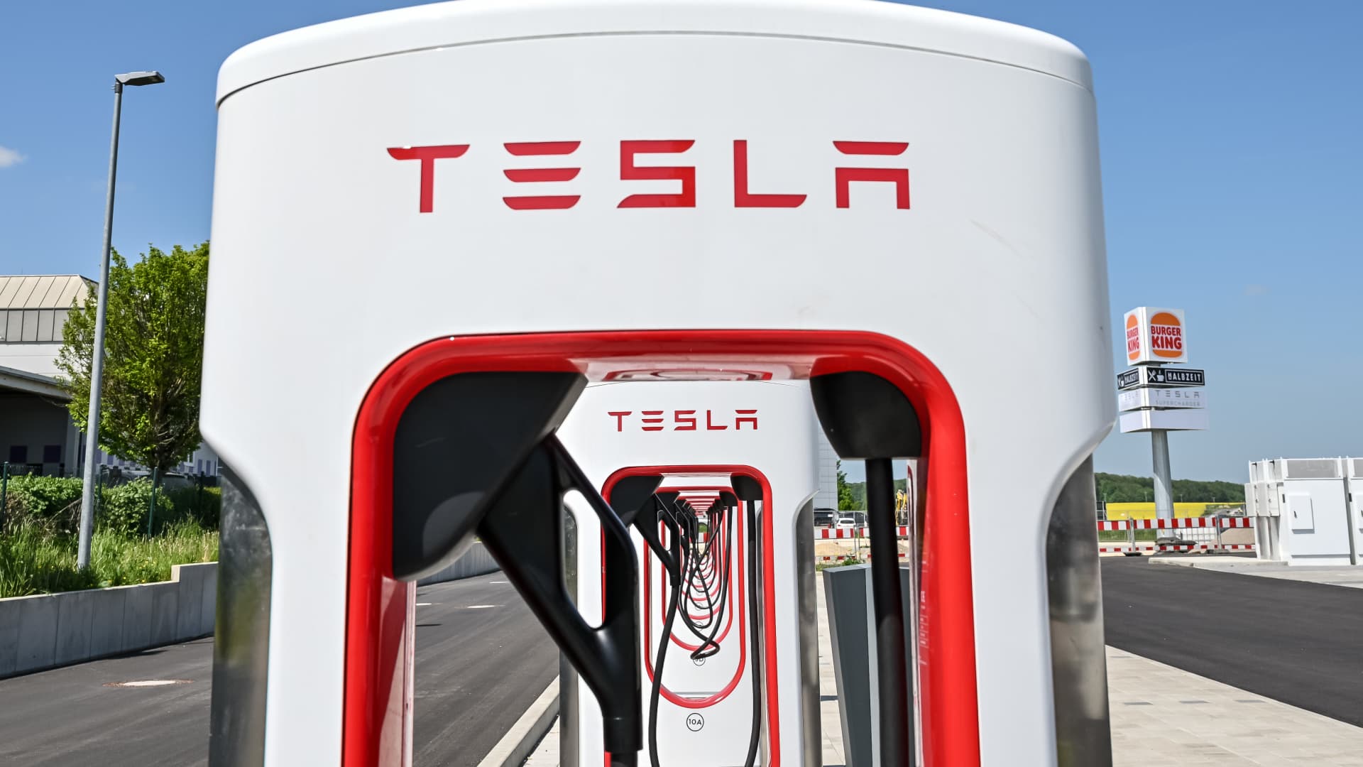 Hyundai and Kia adopt Tesla’s electric vehicle charging