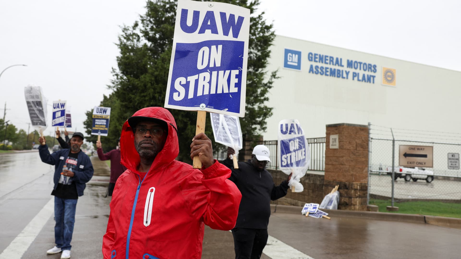 GM, UAW reach tentative agreement to end labor strike