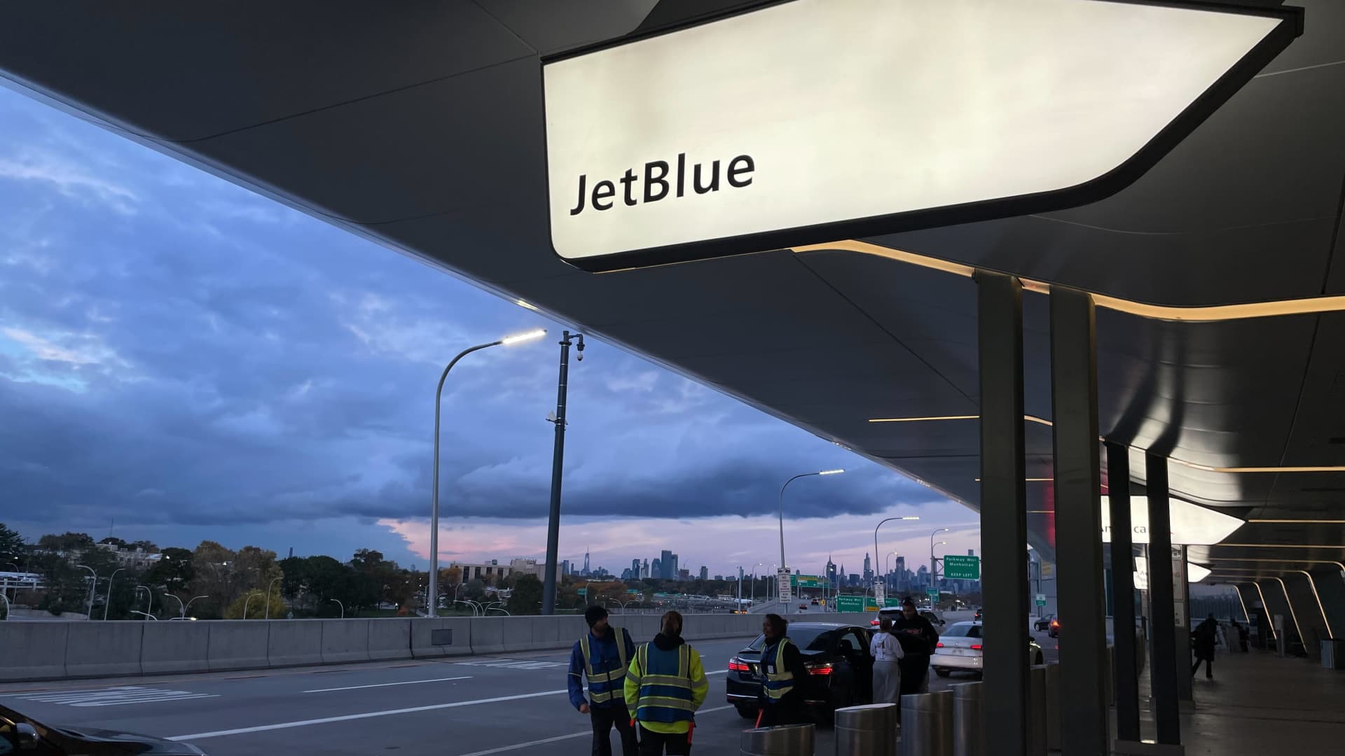 JetBlue forecasts ongoing losses, Spirit antitrust trial begins