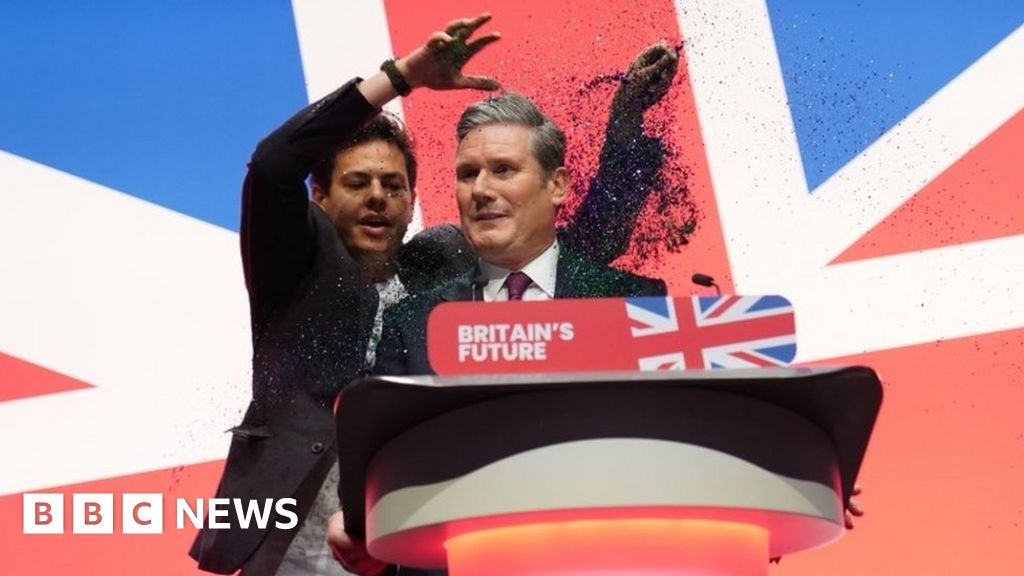 Protester storms stage as Sir Keir Starmer starts speech