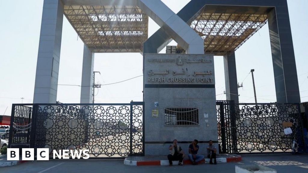 Gaza: Britons told to be ready in case Rafah border crossing opens