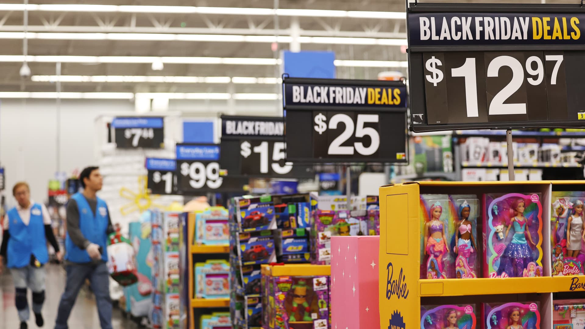 Deflation could be coming this holiday, Walmart CEO says
