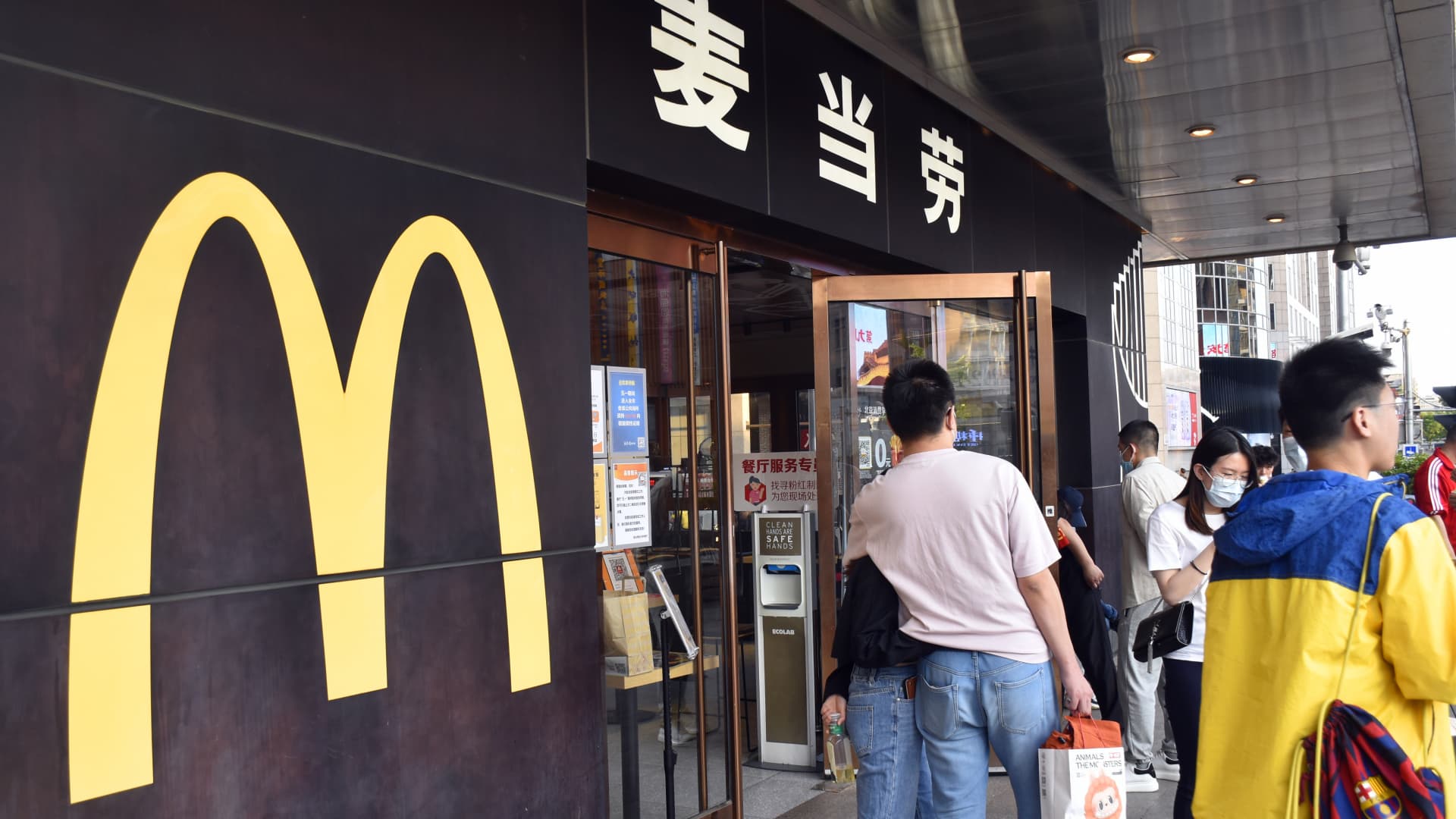 McDonald’s increases minority stake in China business