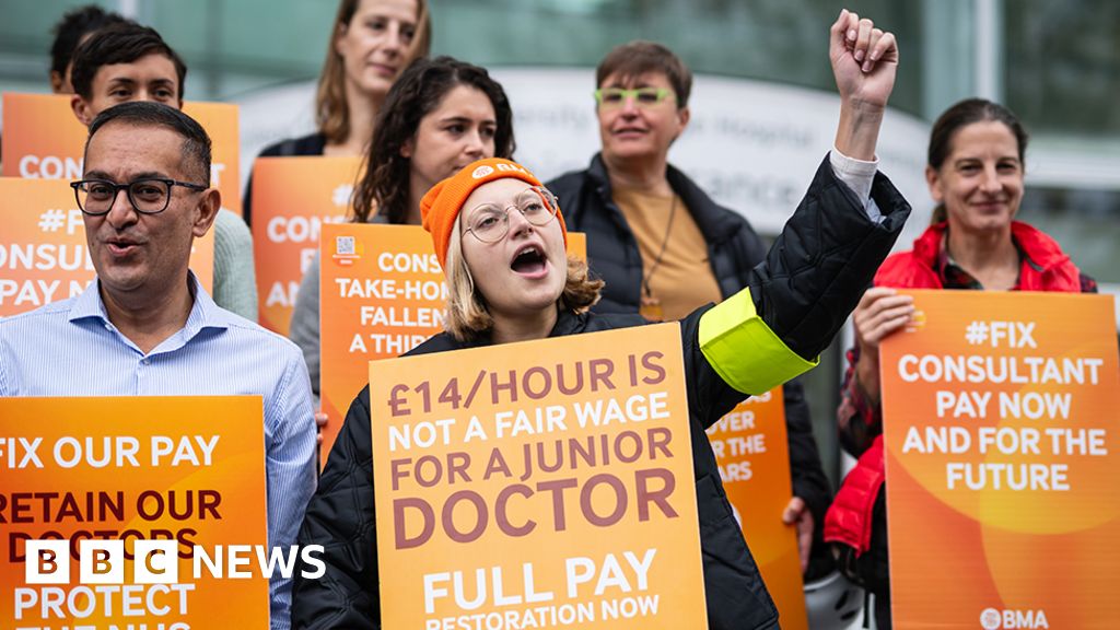 Fresh pay offer could end NHS consultant strikes