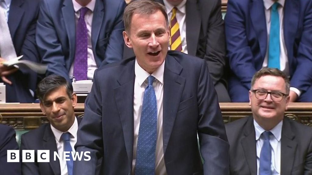 Autumn Statement: Hunt chose NI cuts over 'crowd-pleasing' tax cuts