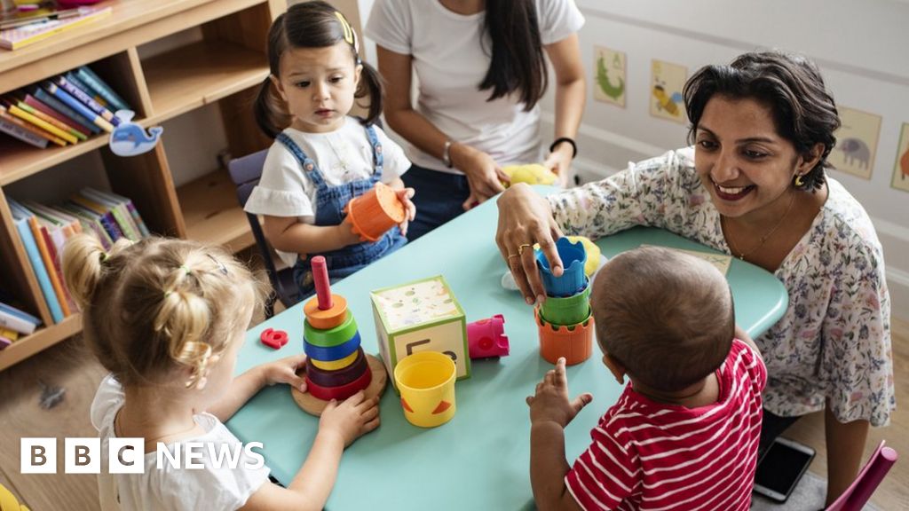 Childcare: £400m to expand free scheme in England