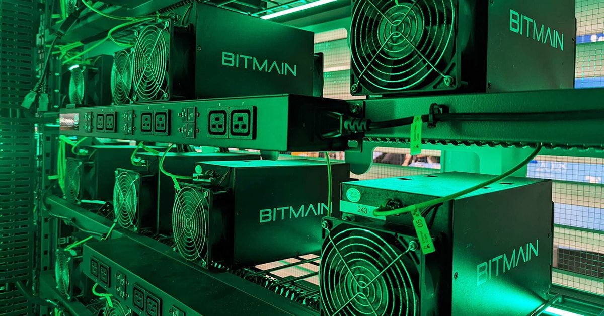 Antminer is in a Hashrate War with Foundry as BTC ETF Nears