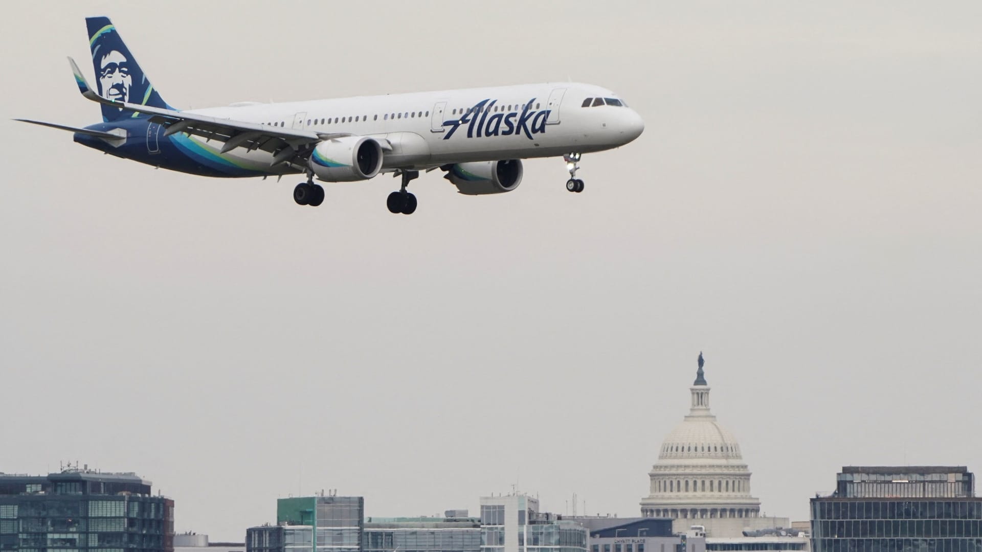 Alaska-Hawaiian airline merger faces Justice Department scrutiny