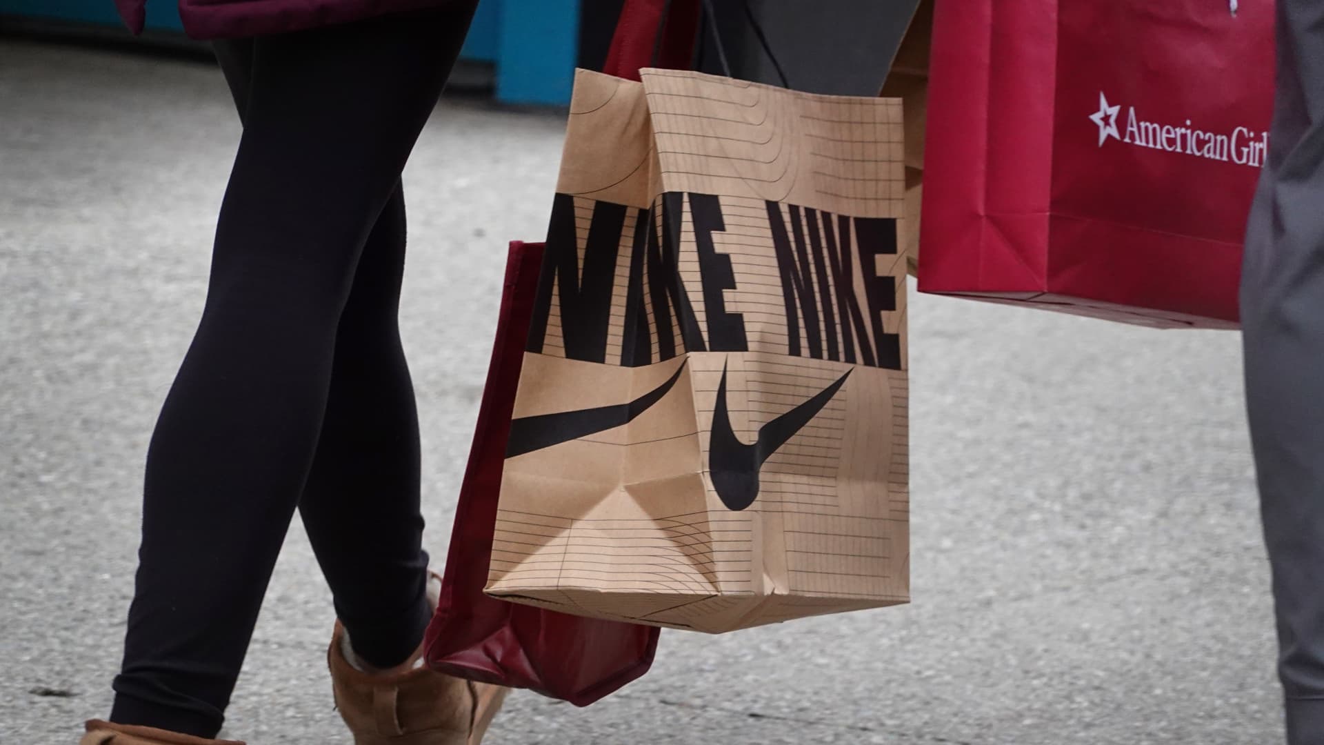 Nike, Foot Locker shares plunge on weak sales outlook