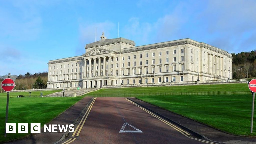 Stormont: Government offers £2.5bn package for devolution return