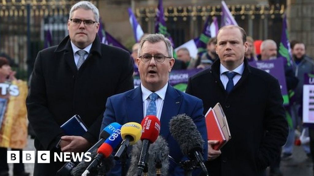Stormont: Sir Jeffrey says DUP approaching a decision