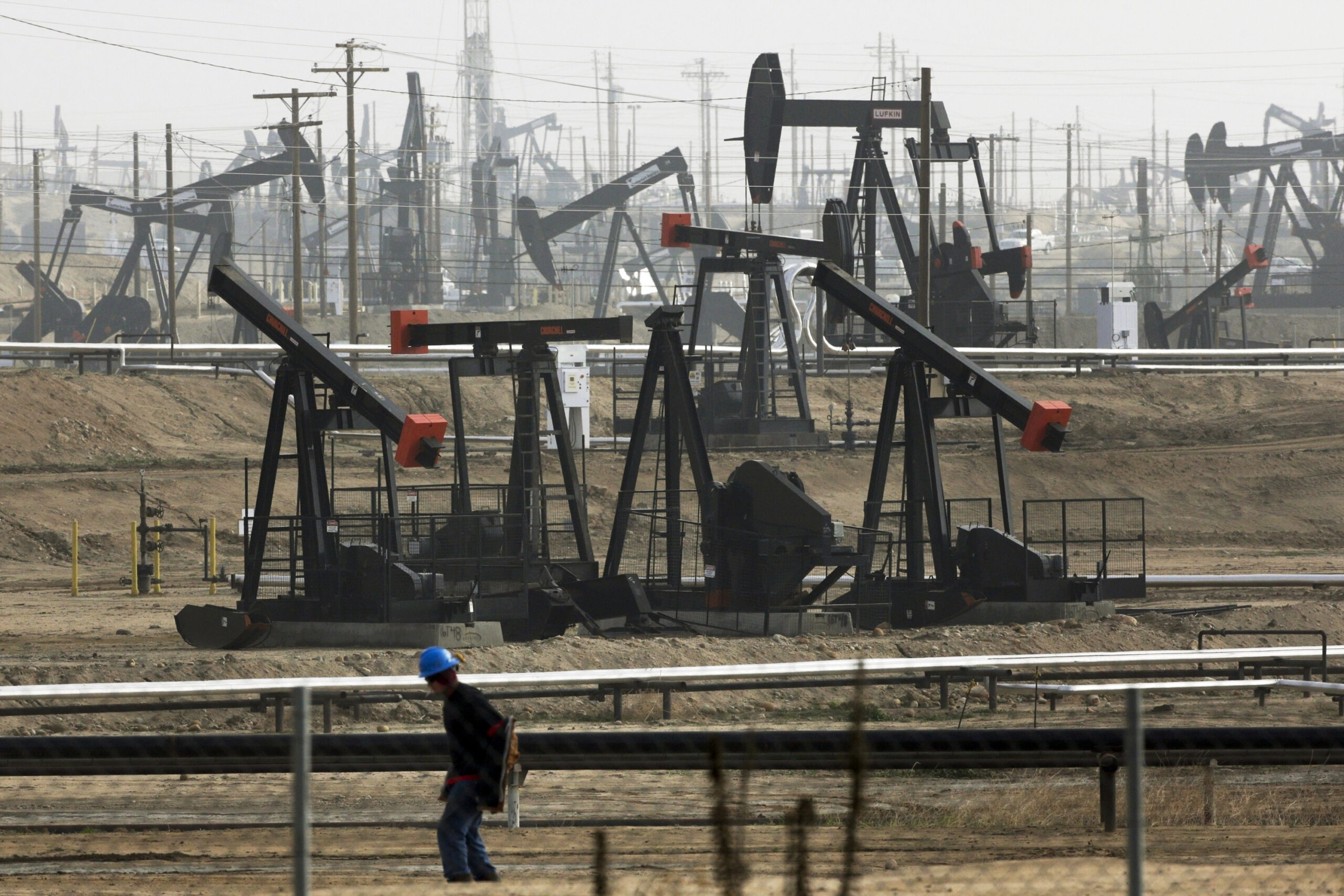 California labor can’t quit oil jobs. That’s a problem for Democrats.