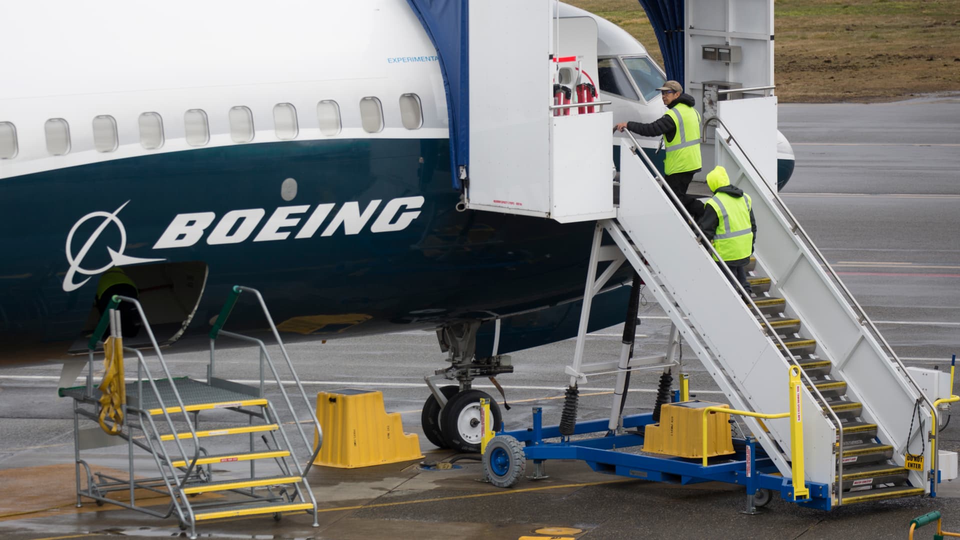Boeing stock slides after FAA grounds 737 Max 9s
