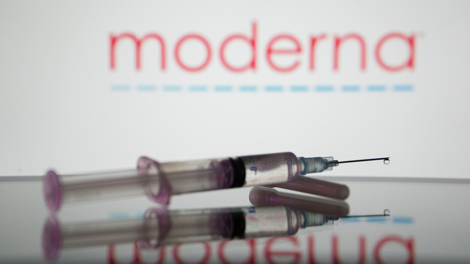 Moderna Covid vaccine sales plunge in 2023, but meet company forecast