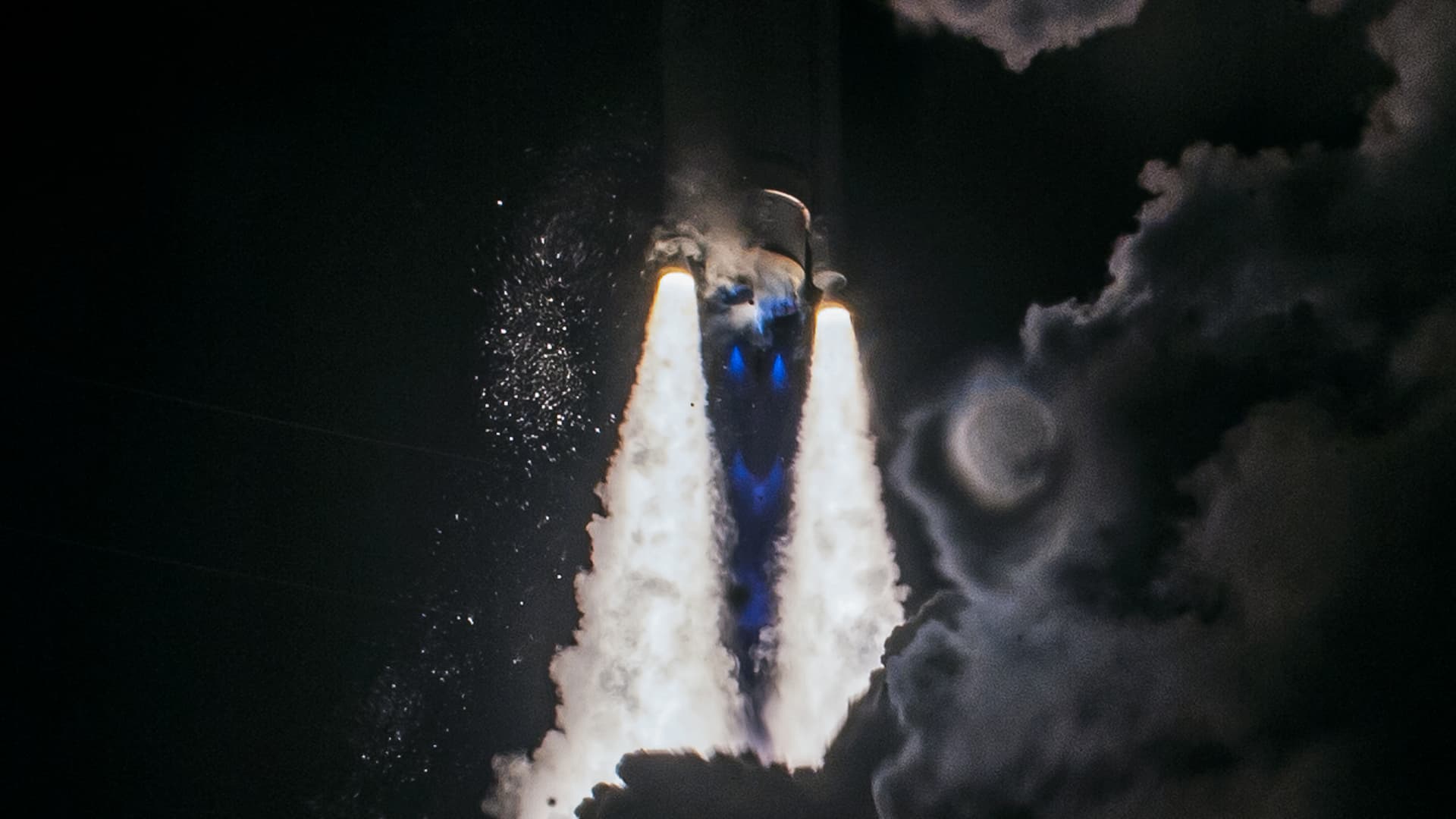 ULA Vulcan rocket launches as newest challenger to SpaceX