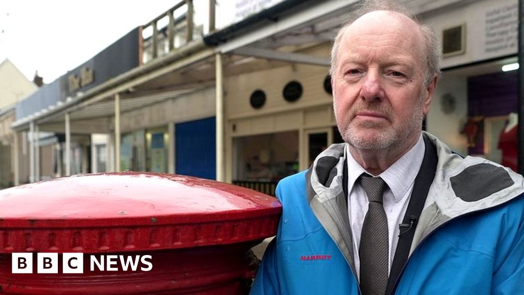 Post Office scandal: Prime minister backs calls to knight Alan Bates