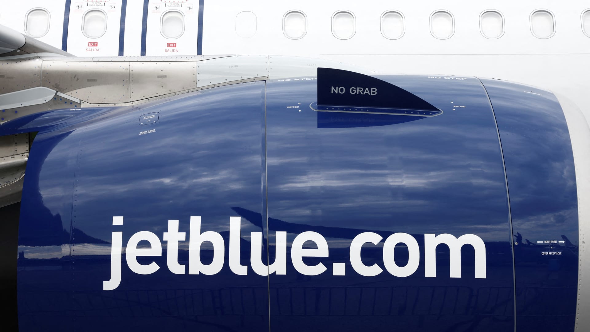 Carl Icahn gets two seats on JetBlueâs board. Hereâs how he may help build value