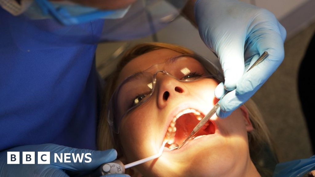 Dentists to get £20k NHS bonus to treat most in need