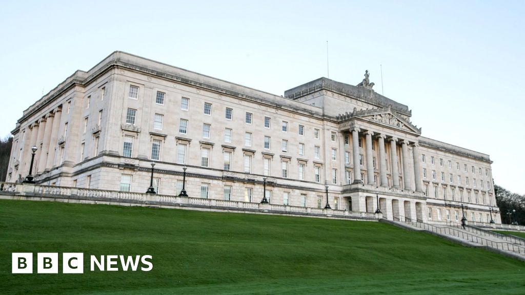 Stormont: Party leaders to meet ahead of assembly sitting