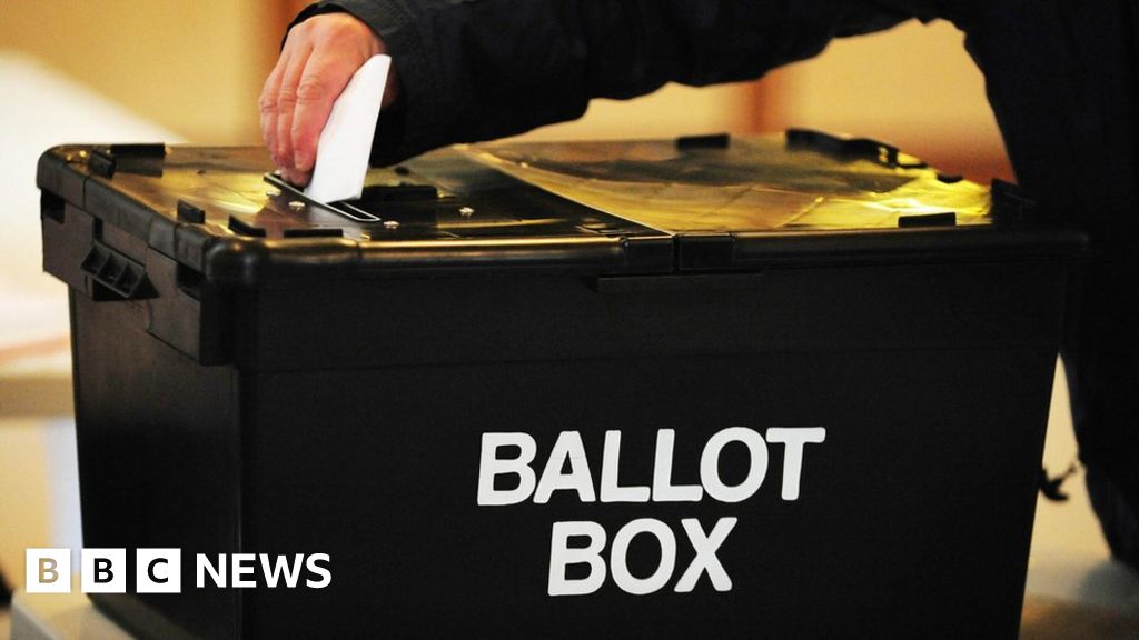 Kingswood and Wellingborough by-elections: Voters go to the polls