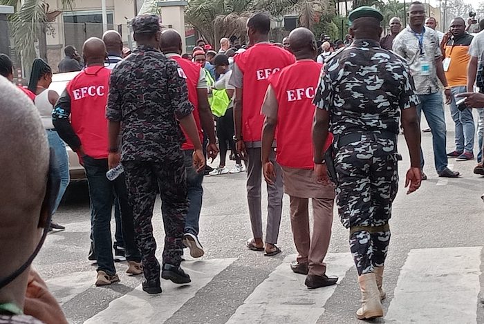 EFCC Raids Kano Foreign Exchange Market, Arrests 7