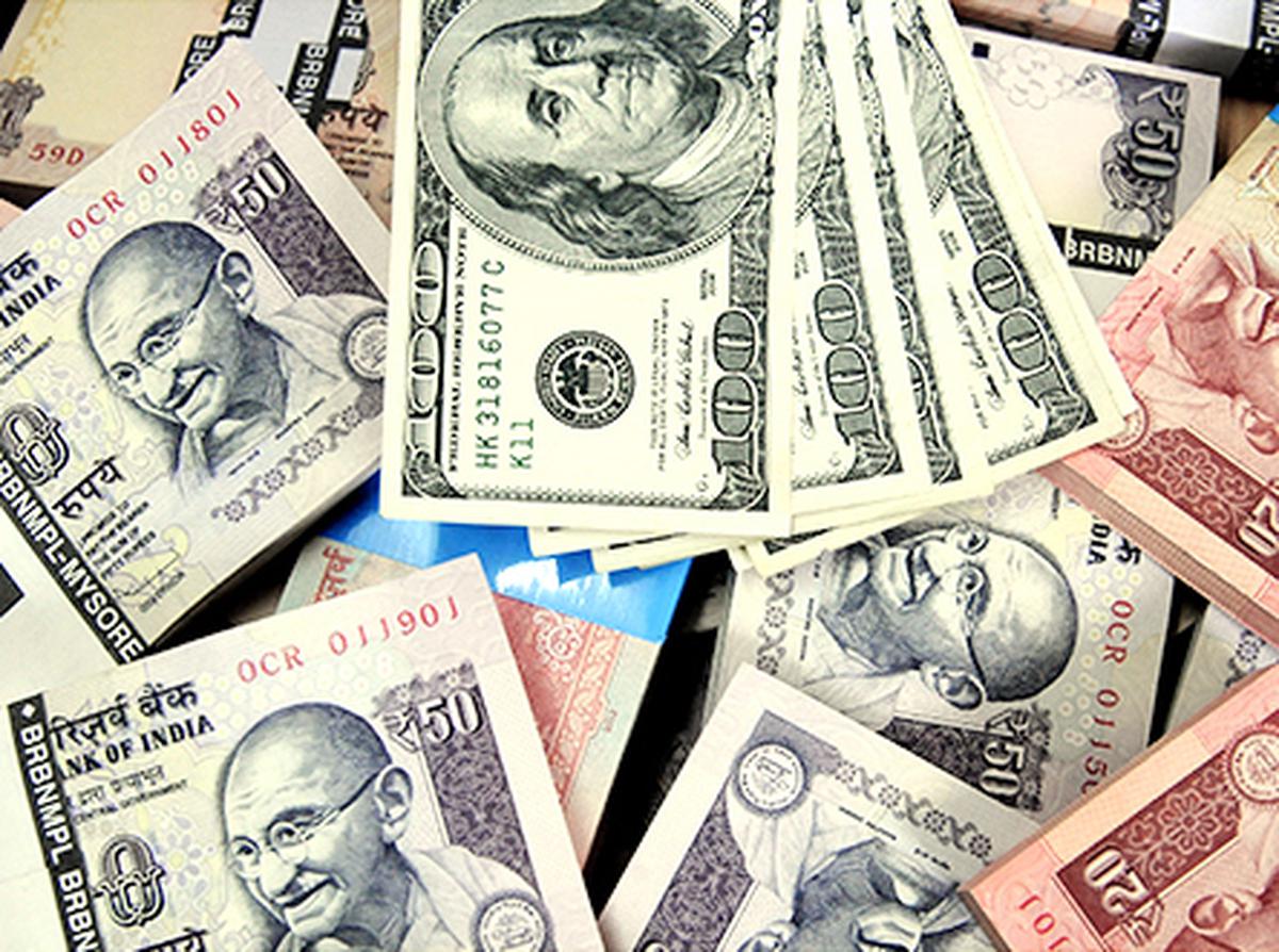 Rupee turns flat against US dollar in early trade