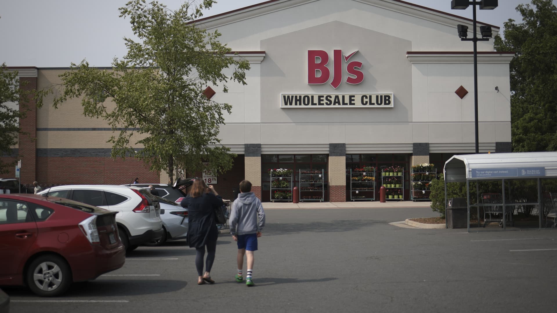 BJ’s Wholesale, Costco and Sam’s rival, will open clubs in Southeast