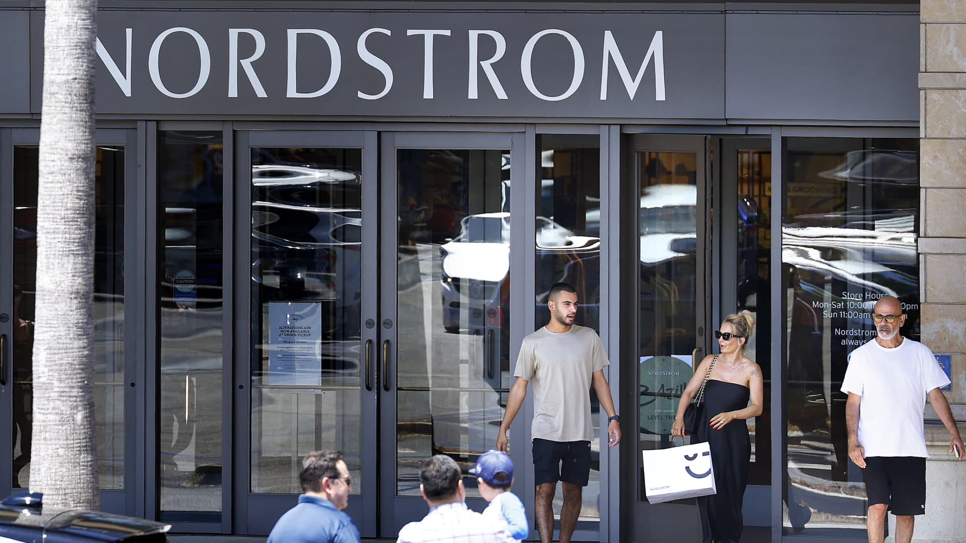 Nordstrom reportedly trying to go private