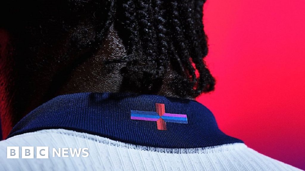 Starmer urges Nike to change new England kit cross