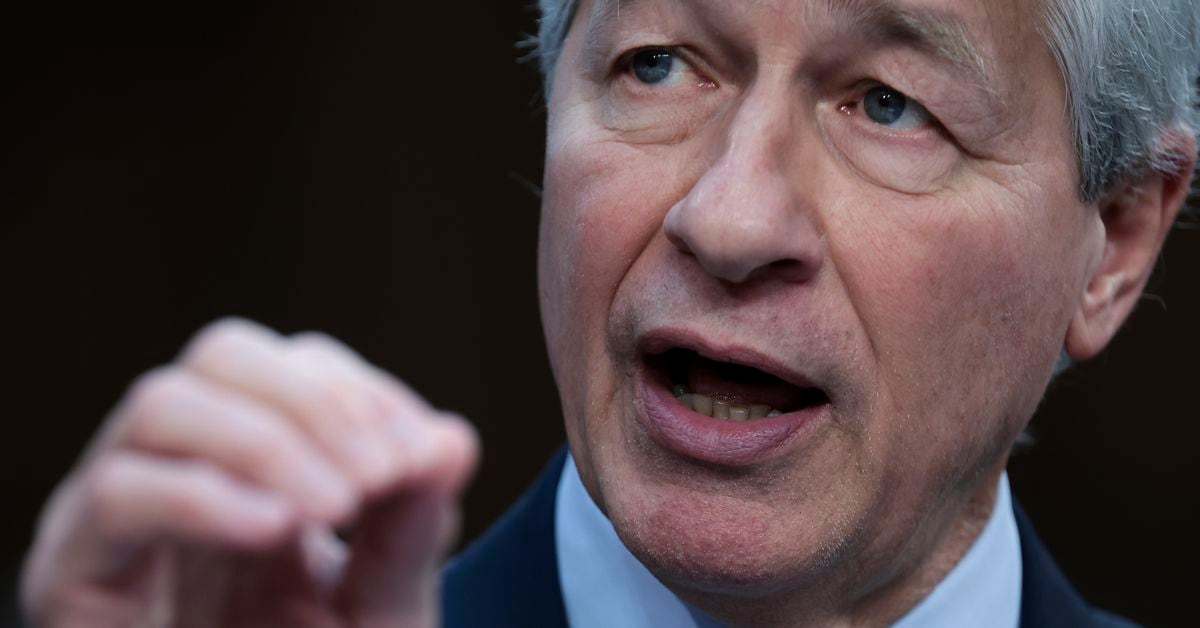 JPMorgan CEO Defends Right to Buy BTC