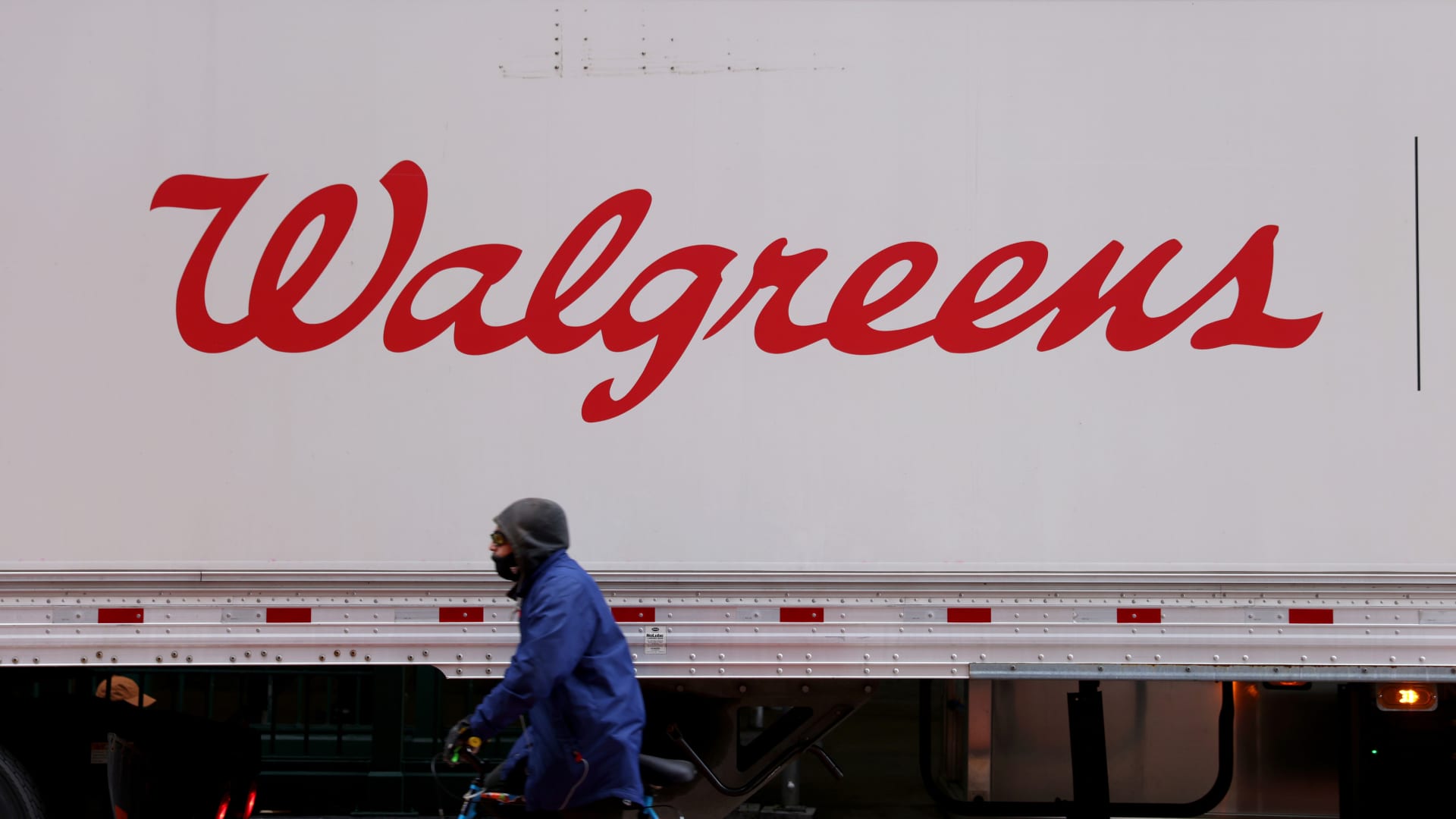 Walgreens to offer cheaper opioid overdose drug