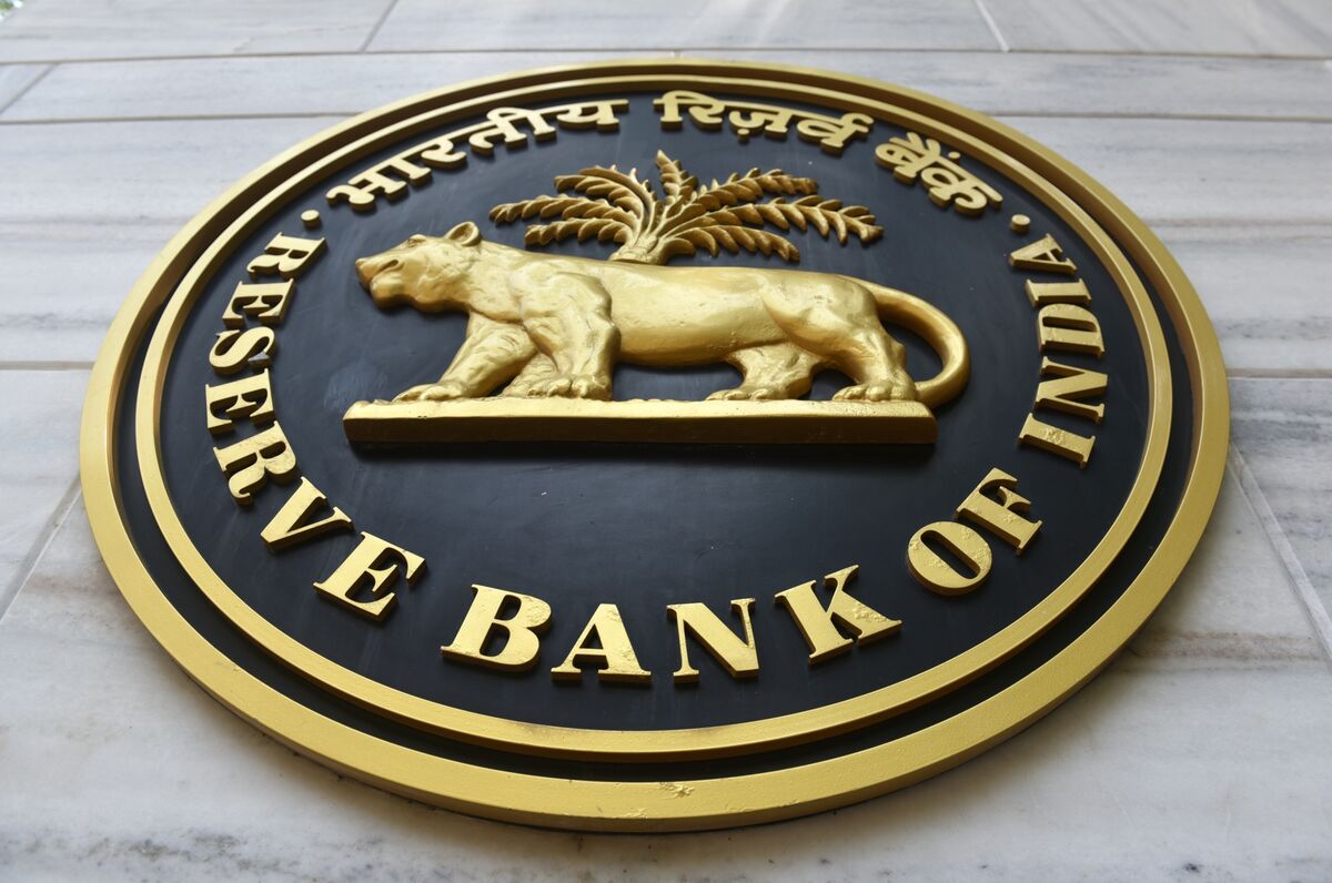 India RBI Pushes Back FX Hedging Rule Implementation to May 3