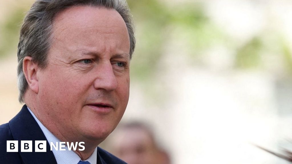 Cameron urges invitees not to shun No 10 Eid party