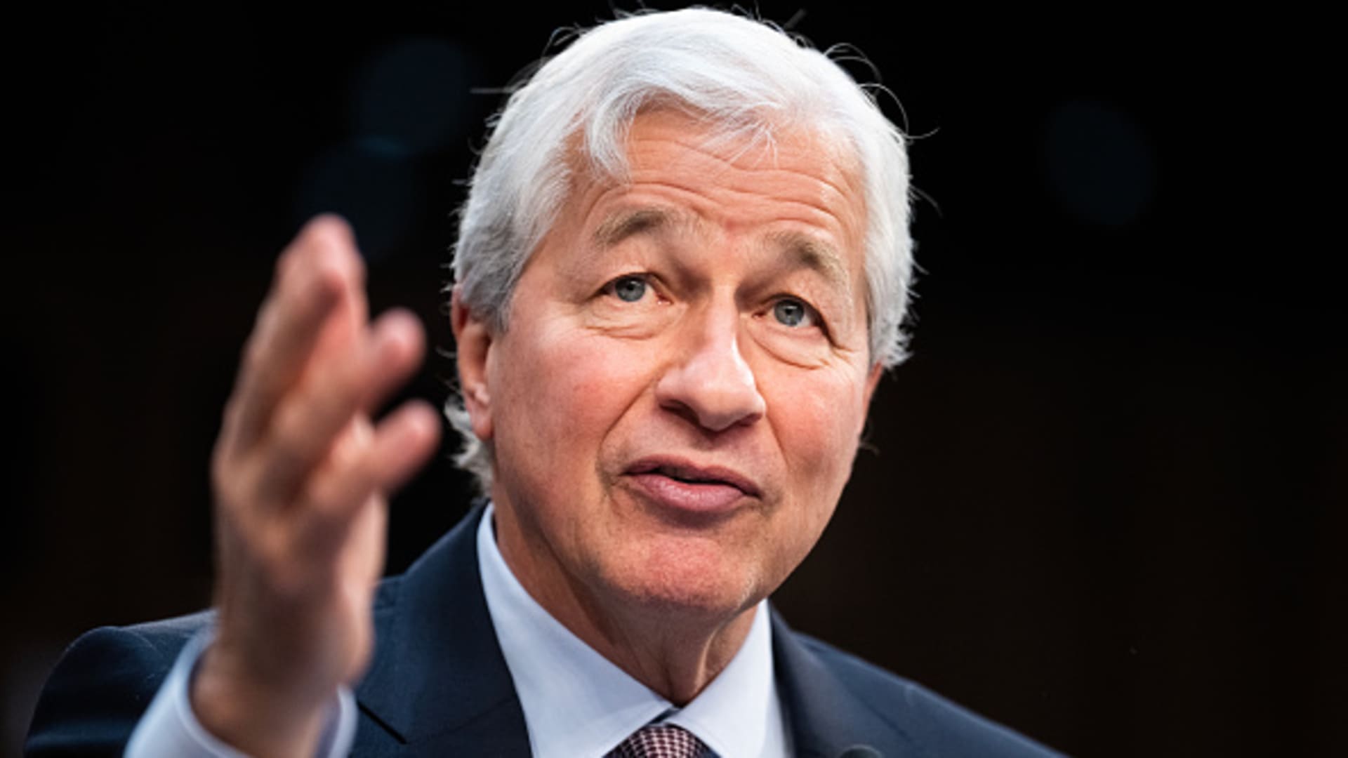 Jamie Dimon still sees a recession ahead