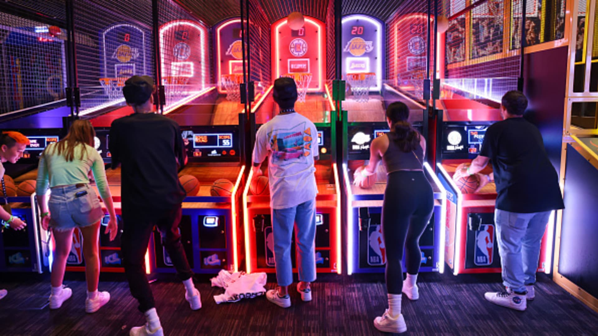 Dave & Buster’s to allow customers to bet on arcade games