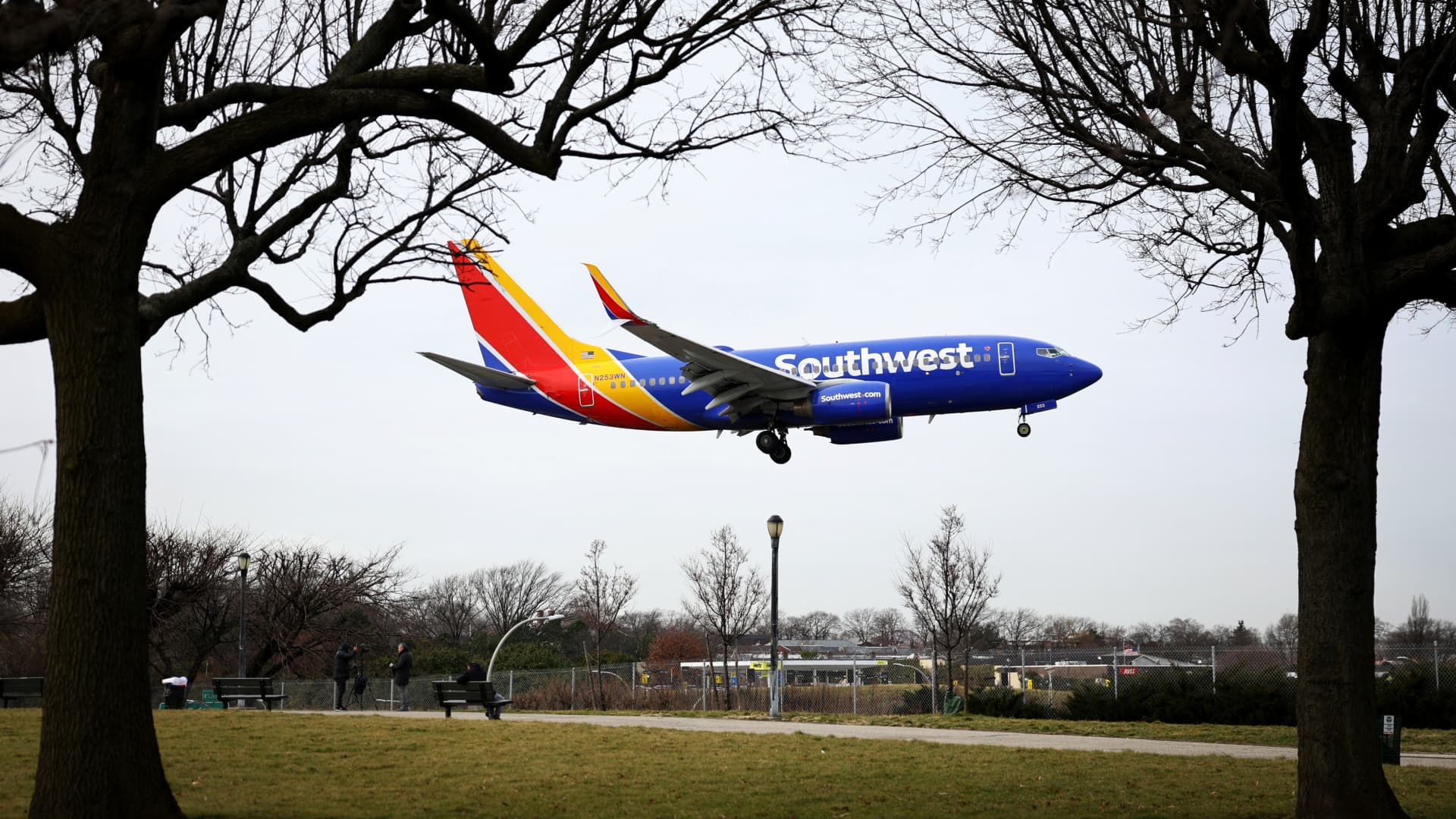 Southwest Airlines faces activist challenge from Elliott Southwest Airlines faces activist challenge from Elliott
