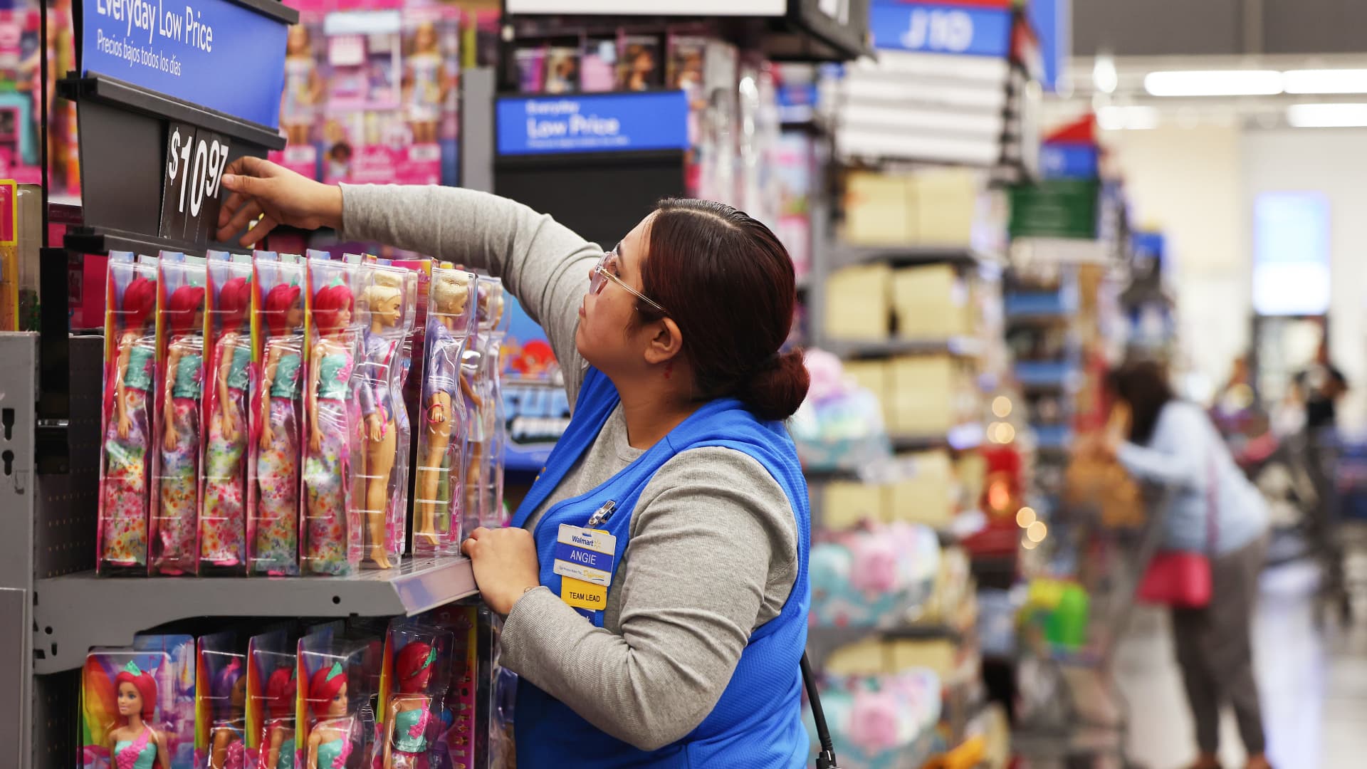Walmart rolls out new job training program, bonuses for associates