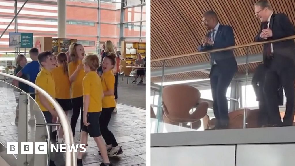 Children’s choir get surprise audience with new PM