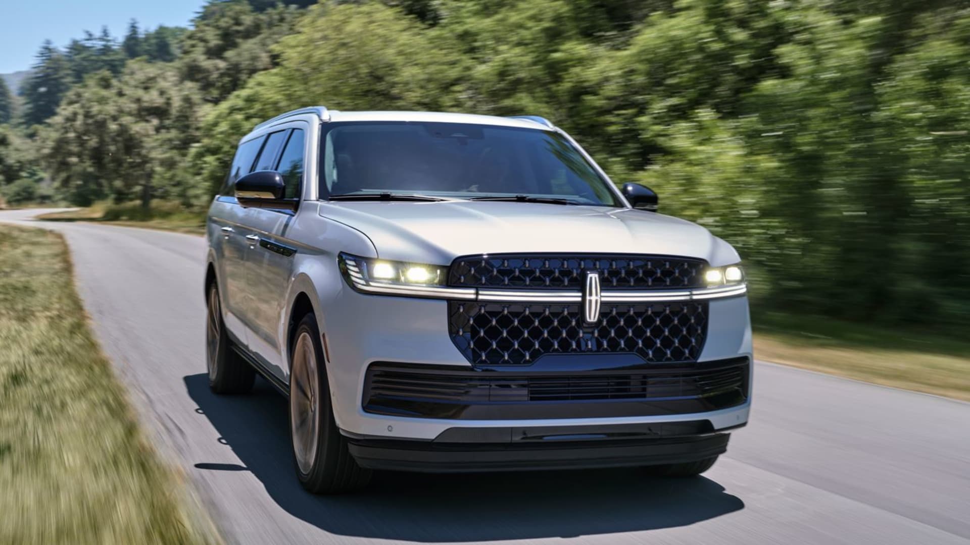 New Lincoln Navigator includes spa mode, 48-inch display for gaming