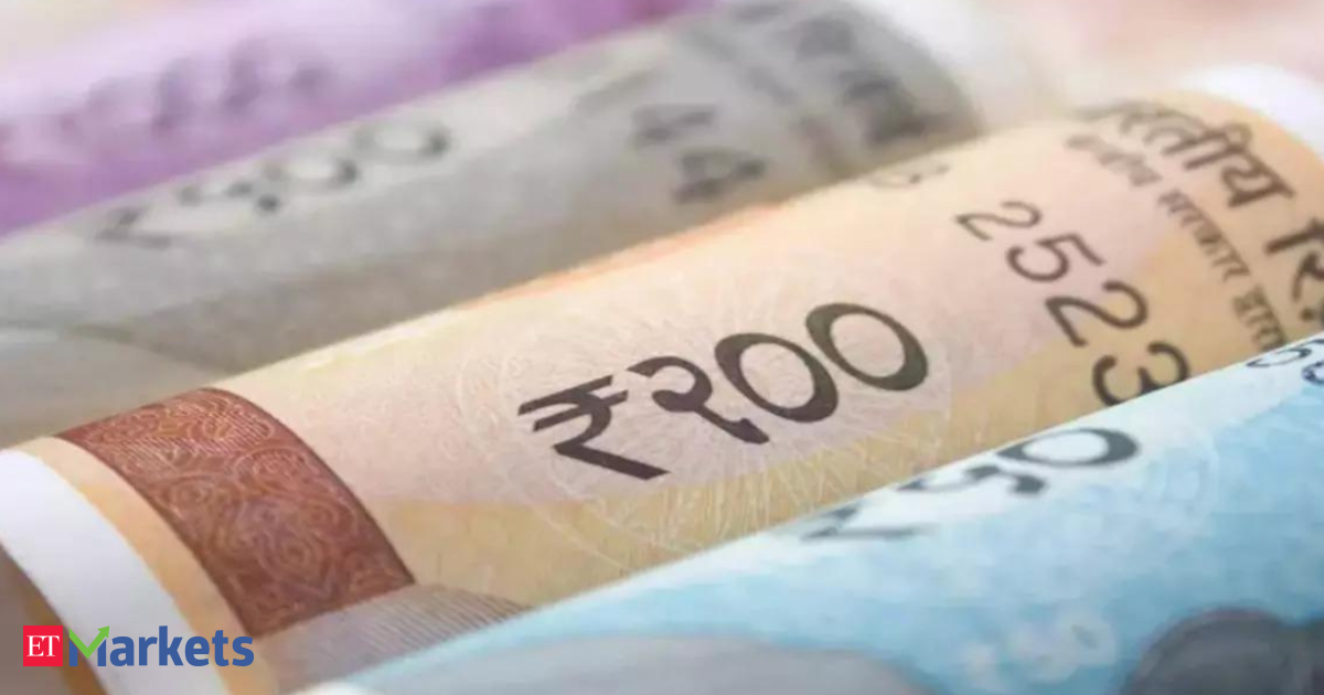 Rupee falls 7 paise to 83.84 against US dollar in early trade