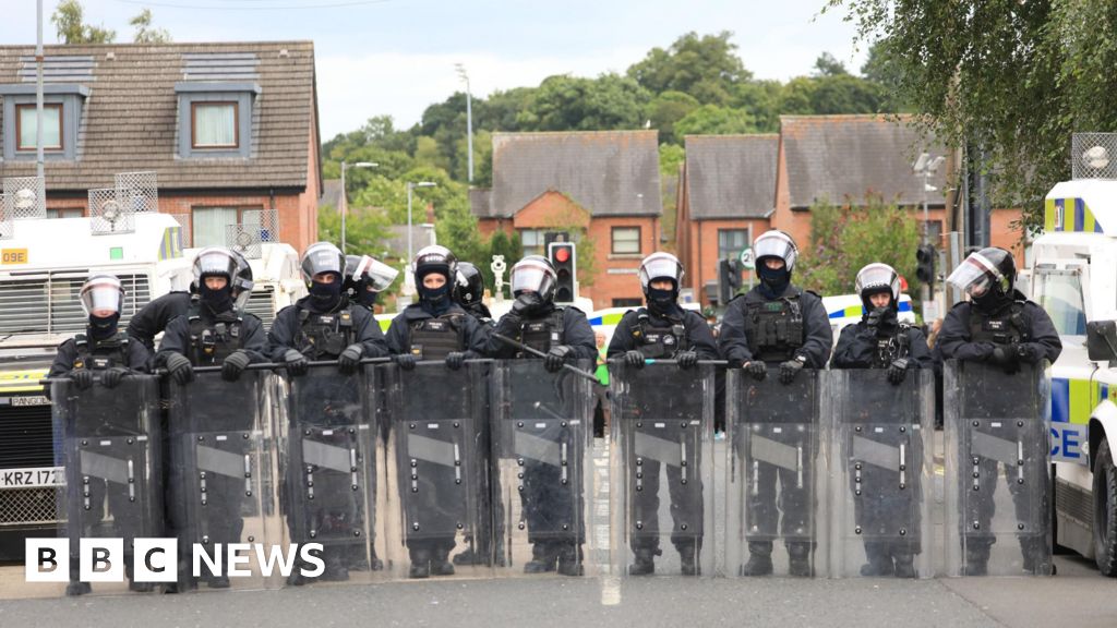 Riot police should stay on high alert, says Keir Starmer