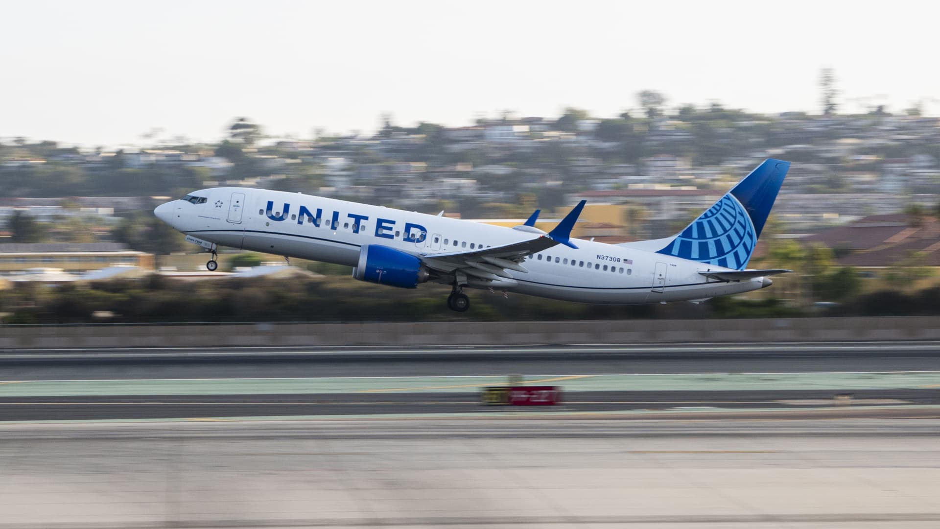 United Airlines to offer free Wi-Fi using Starlink from Elon Musk’s SpaceX